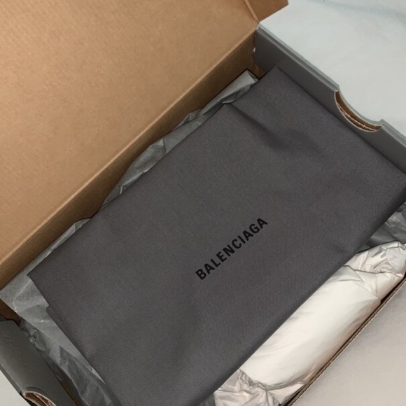 BALENCIAGA SPEED RUNNERS - Picture 2 of 7